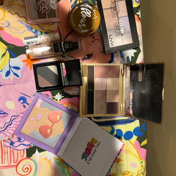 Makeup - Picture 7 of 16